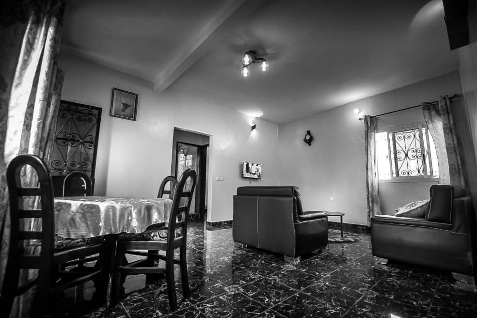Appartements Neuf De Haut Standing Dm & Ng A Bafoussam Eksteriør billede
