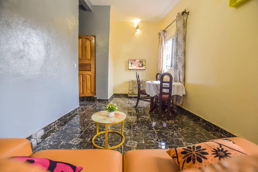 Appartements Neuf De Haut Standing Dm & Ng A Bafoussam Eksteriør billede